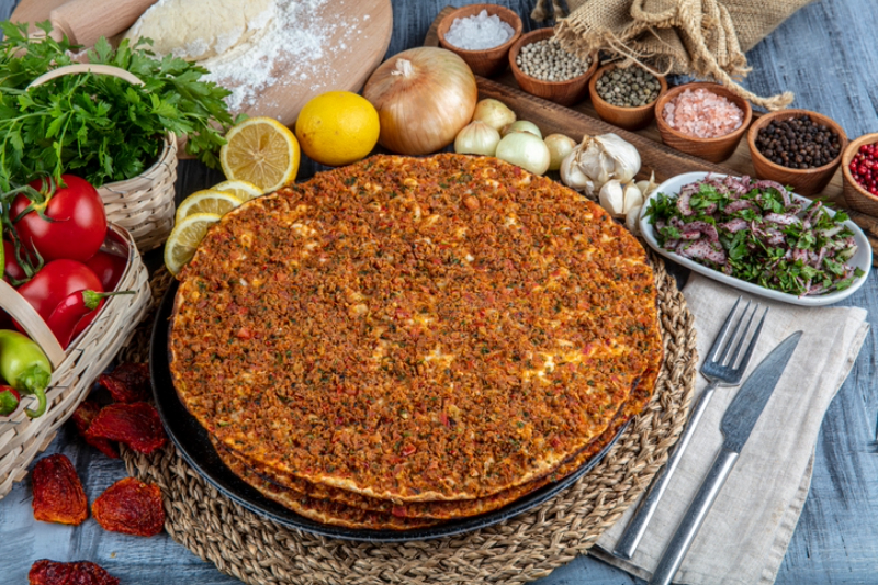 Ev Yapımı Lahmacun İçin Gerekli Malzemeler