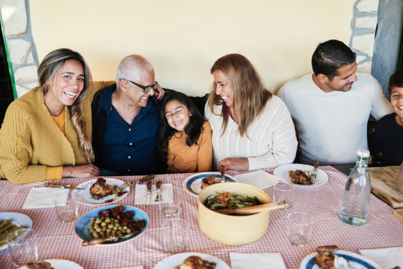 Sosyal Etkinlikler İçin 12 Kişilik Yemek Takımının Uygunluğu